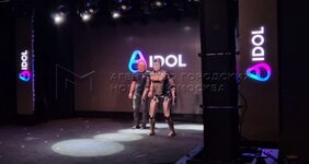 Первый российский гуманоидный робот упал и развалился на презентации.jpg