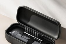 Xiaomi выпустила дешевую электрическую отвертку с набором из 18 бит. Стоит всего косарь..jpg